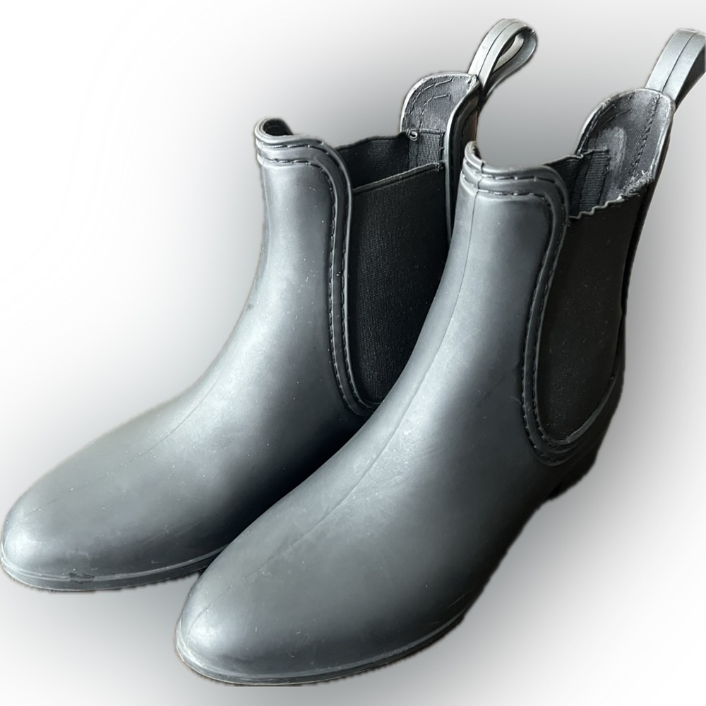 Women size 7 Havana Last rain boots/ankle boots in perfect condition